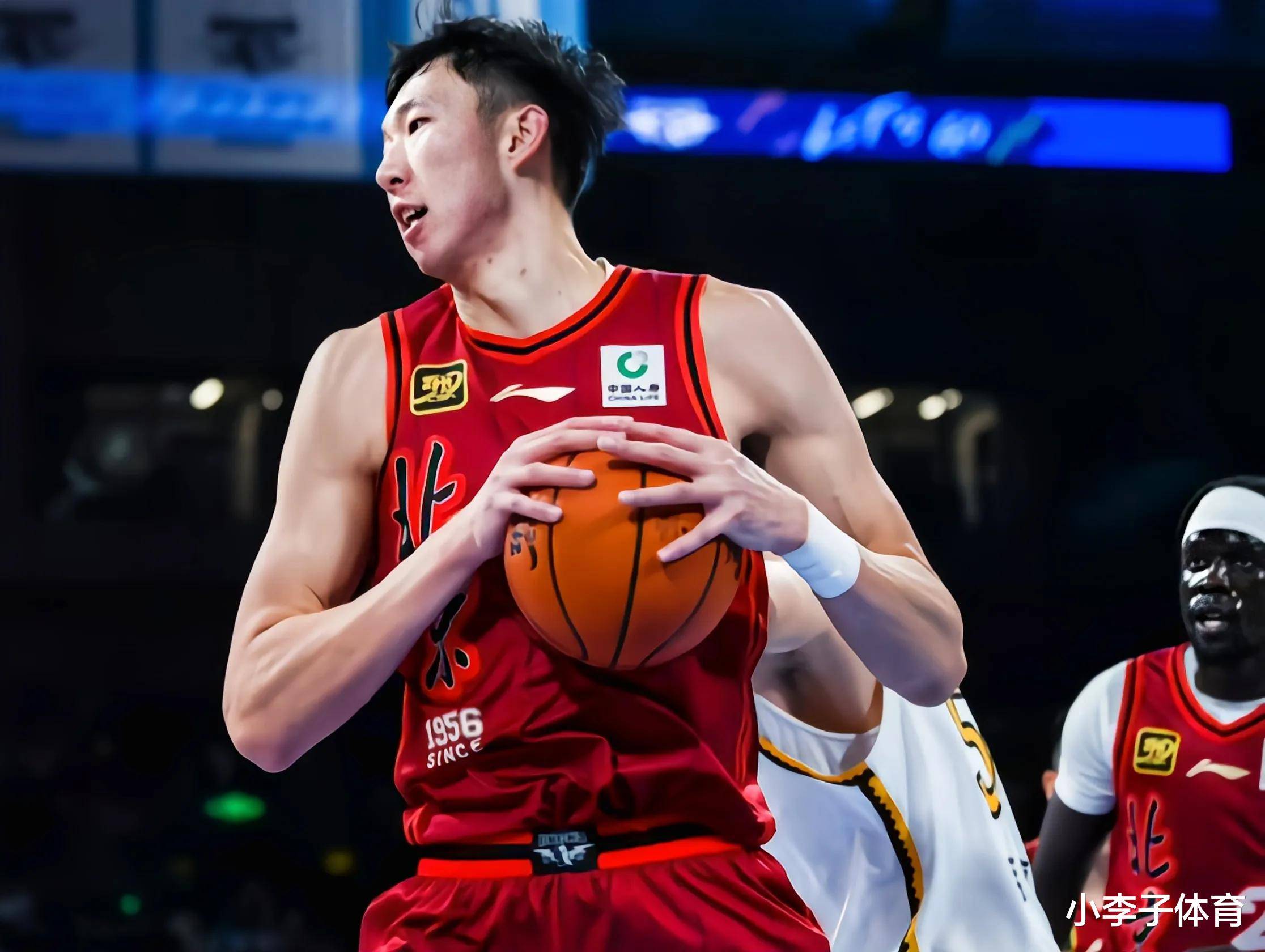 广厦男篮训练开放日，关键时刻豪取连胜引欢呼，欧联在即，球队文化再被提及