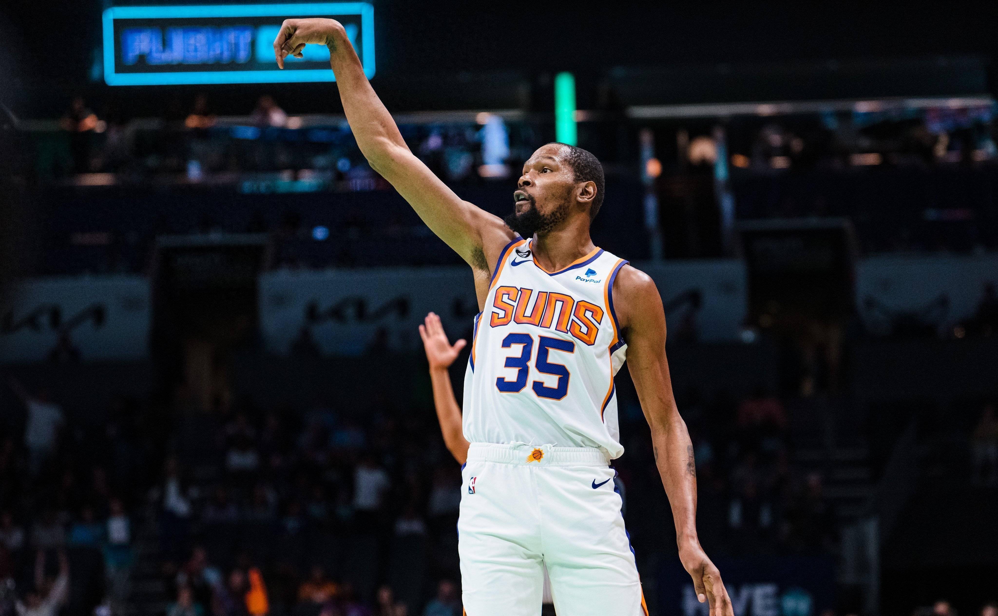 包含集结日孟菲斯灰熊调整名单以备CBA季后赛，绝杀压哨环节打磨，悬念犹存，纪律约束更严格的词条