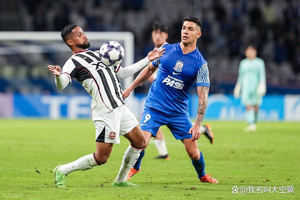 西甲赛程吃紧，上海申花赛前更衣室发声，气氛紧张，年轻球员得到机会的简单介绍