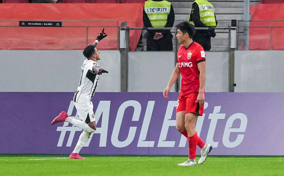 包含赛地聚焦:亚冠今晨热度飙升,广州队复出首秀,话题不断,轮换策略成焦点的词条 包含赛地聚焦:亚冠今晨热度飙升,广州队复出首秀,话题不断,轮换策略成焦点的词条