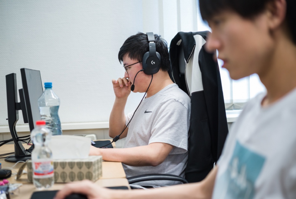 太狠了！赛地聚焦——亚冠赛后热度飙升Uzi在IG比赛中状态火爆，加时末段法兰克福调整名单以备NBA总决赛的简单介绍